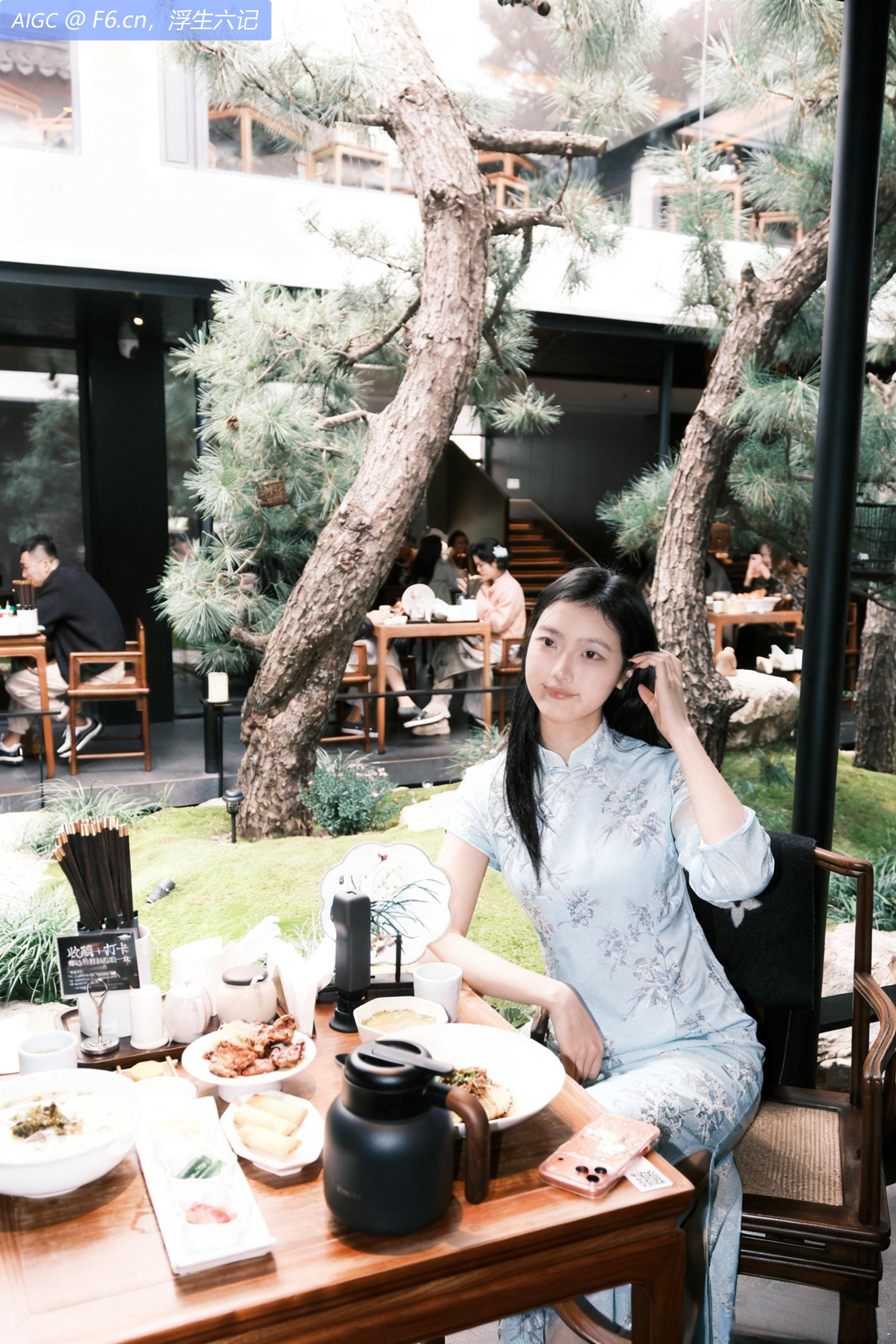 拙政园茶餐厅，苏晚一袭淡蓝花旗袍