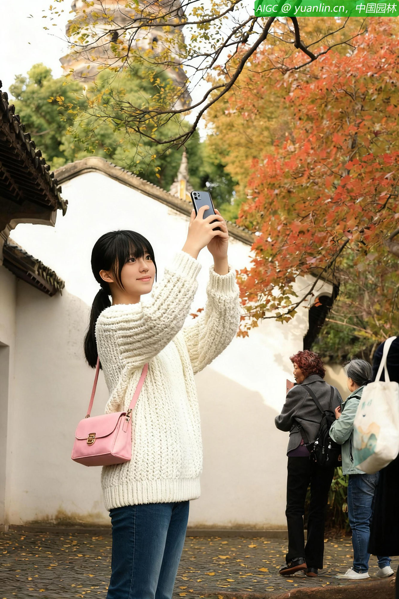 苏州虎丘，漫山铺就斑斓。